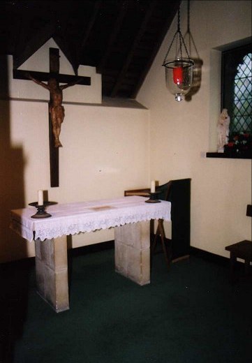 Olt v cele Juliany z Norwiche s oknem vedoucm ven
