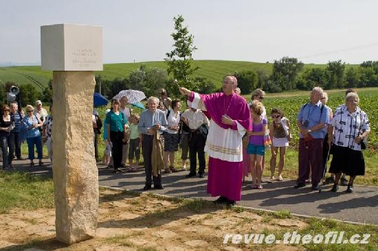 Žehnání poutní cesty růžence na Velehradě arcibiskupem Janem Graubnerem