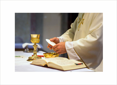 knez-promenovani-eucharistie-012-upr-6-men-ram-2.jpg